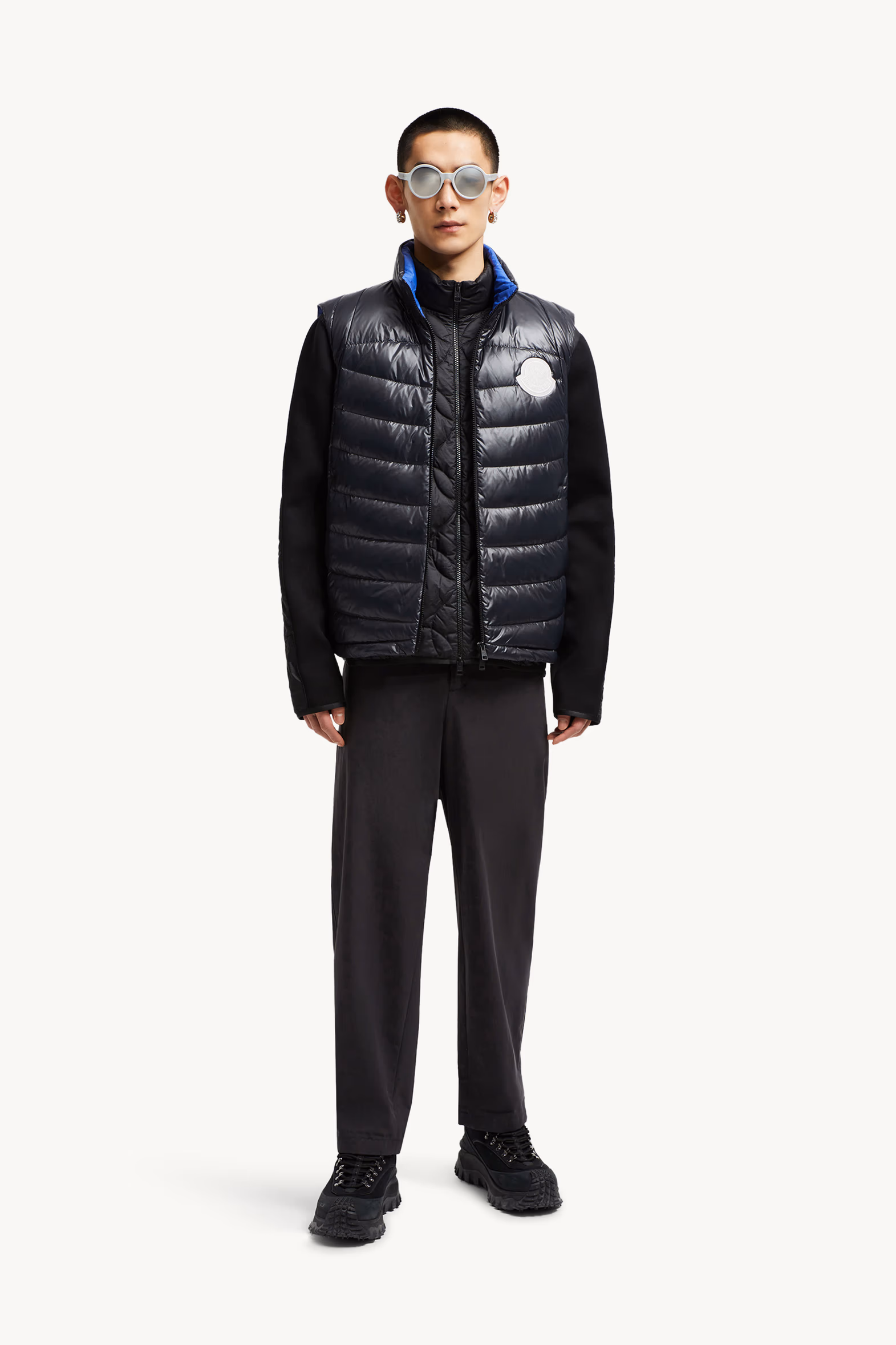 Chaleco plumífero con acolchado curvo y capucha Menelao Hombre Gris Moncler 0